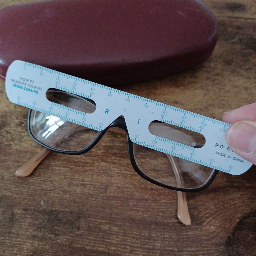 Runway Tween Frames W/ Case - image 6